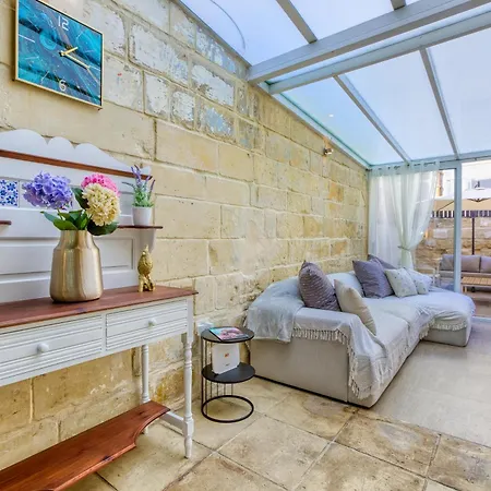 Luxury House * Sliema